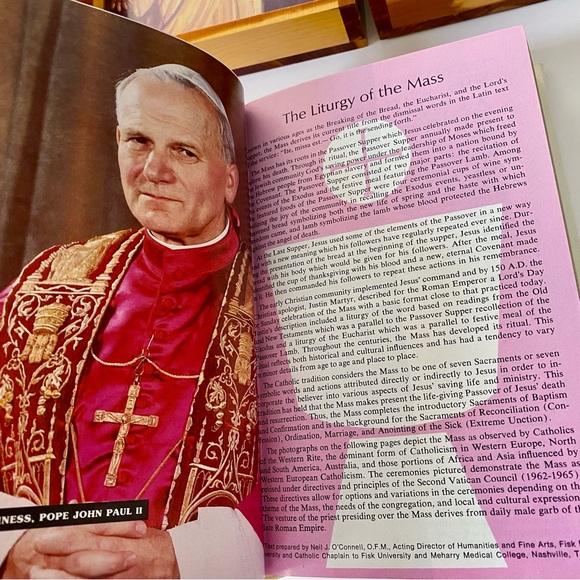 Vintage 1976 Catholic Illustrated Holy Bible Memorial Edition in Wood Cedar Box - Picture 5 of 11